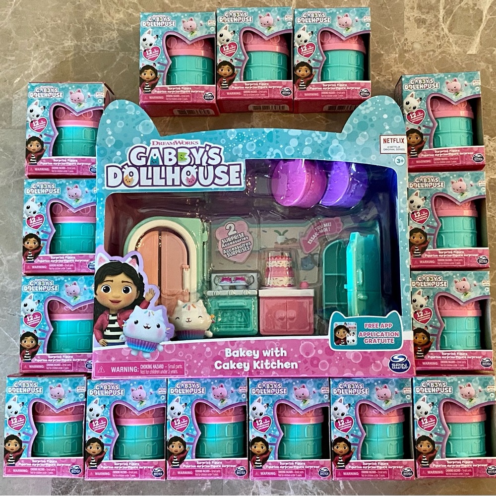 Dreamworks Gabby's Dollhouse Bakey Cakey Kitchen & Lot of 15 Gabby's Dollhouse